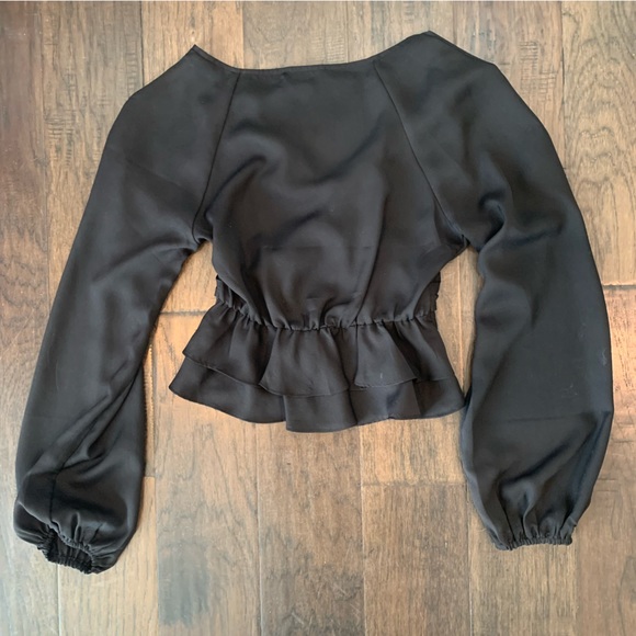 EXPRESS Twist Front Peplum Top 🖤 - Picture 5 of 7